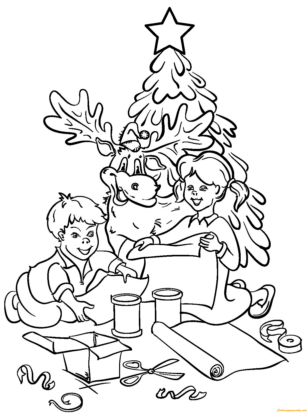 Les enfants et les rennes décorent le sapin de Noël à partir de Noël 2023