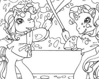 Pony With Art Galery Coloring Pages