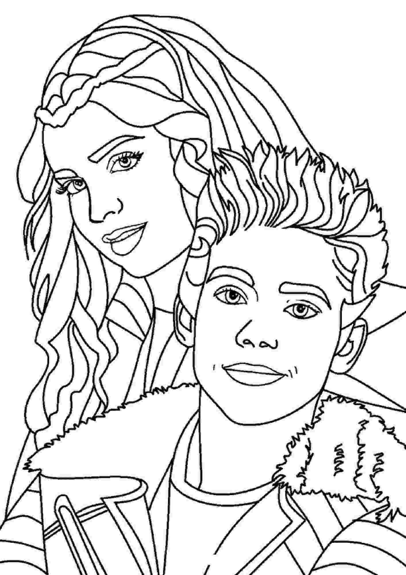 Evie and Carlos play together from Descendants Coloring Page