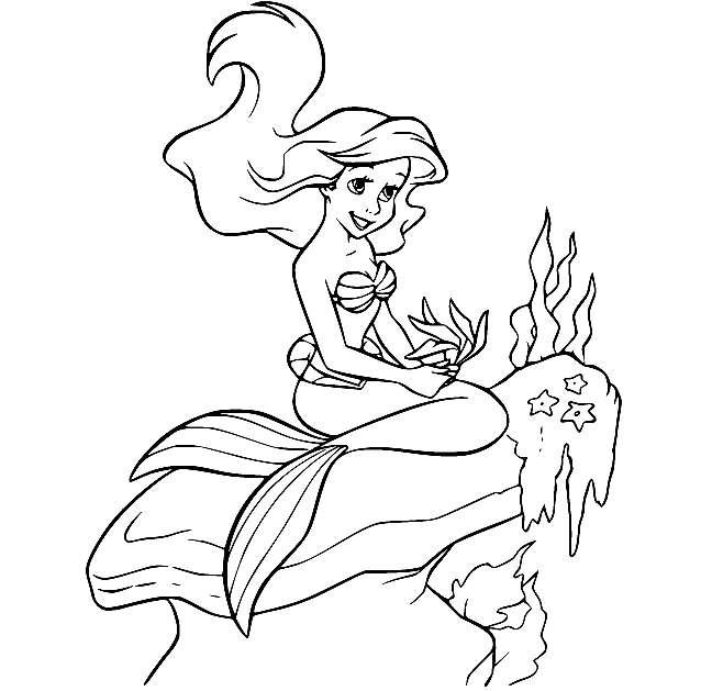Раскраска Принцесса Ариэль держит водоросли