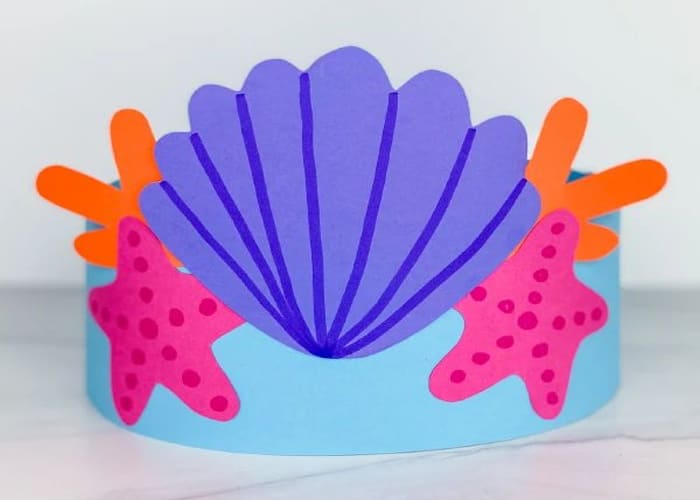 Crafting a ariel Crown with Ariel coloring pages 