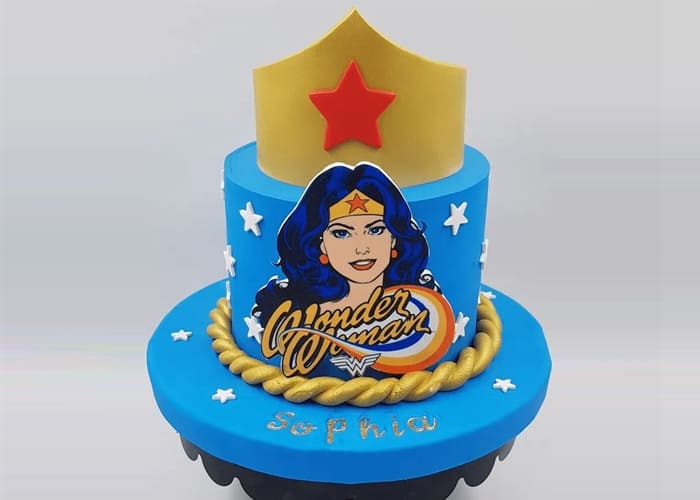 Decorating the Wonder Woman Cake