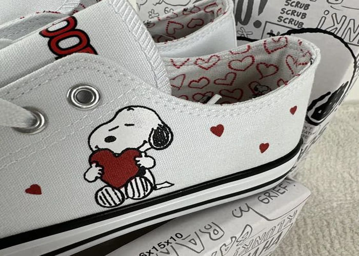 Decorating Snoopy Fabric Shoes