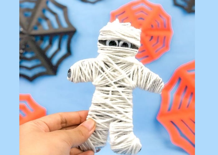 Making Mummy Puppets