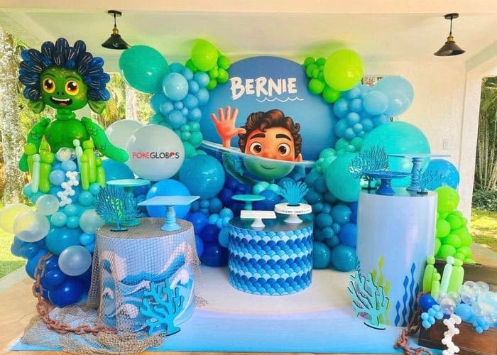 Doing Underwater-Themed Party Decorations